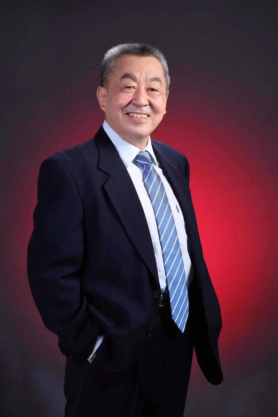 作者简介.jpg